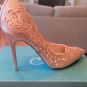 NWT Betsey Johnson Elsa Blush Pink Pointed  Embellish Pointed Heels Shoes Size 8